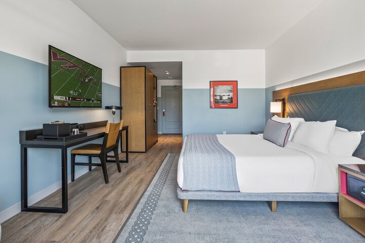 Room 13 of 27