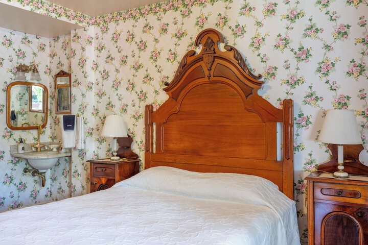 Room 28 of 111
