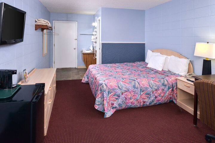 Room 9 of 24