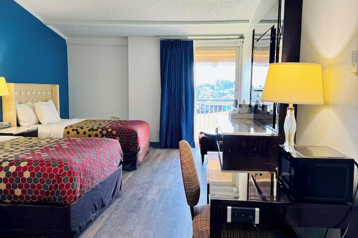 Room 10 of 40
