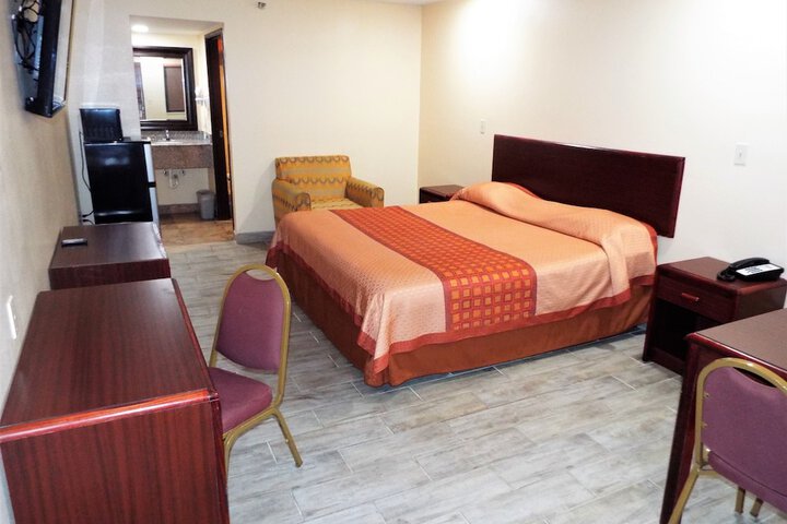 Room 8 of 14