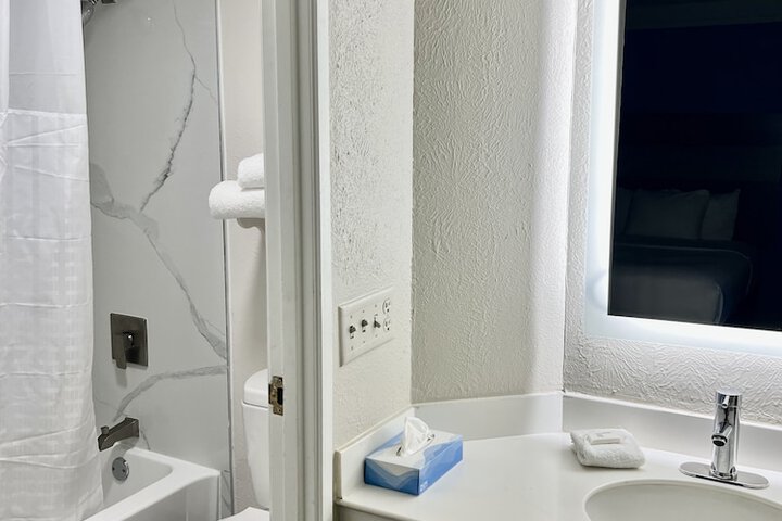 Room 12 of 25
