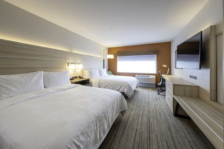 Room 13 of 35