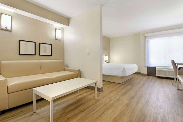 Best Western Plus Sugar Land / Stafford