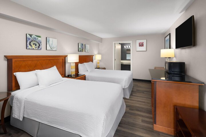 Basecamp Puyallup a Travelodge by Wyndham