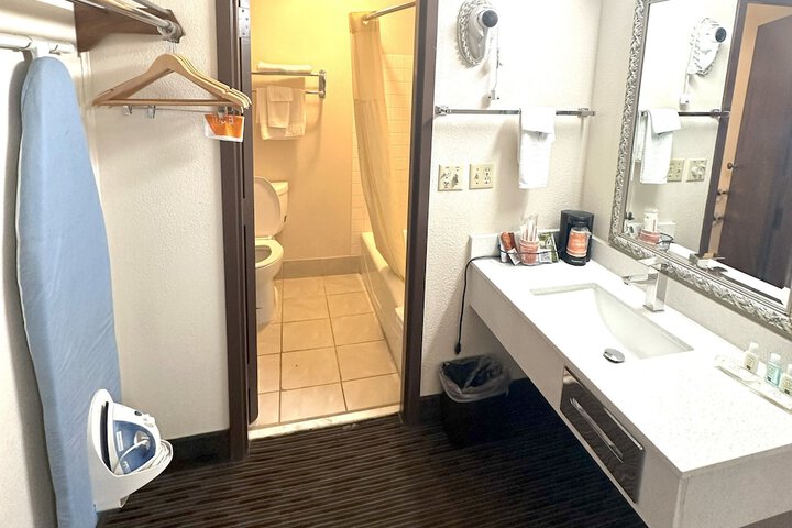 Room 136 of 163