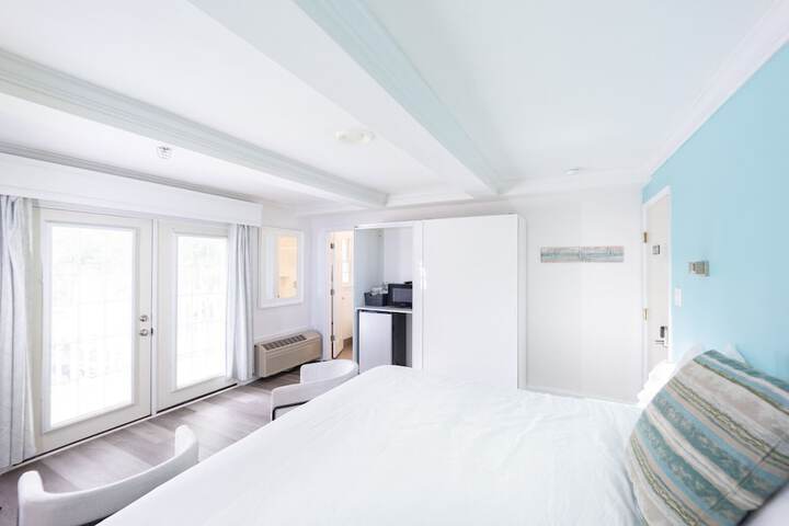 Room 103 of 186