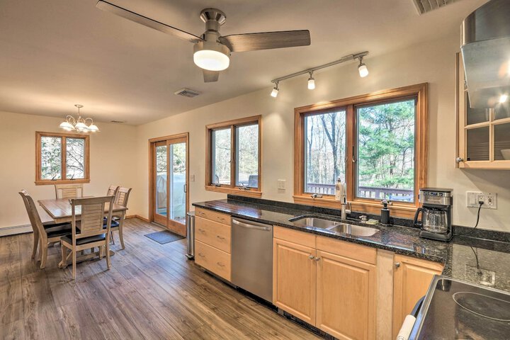 Family-friendly Woodbury Home With Yard + Deck!