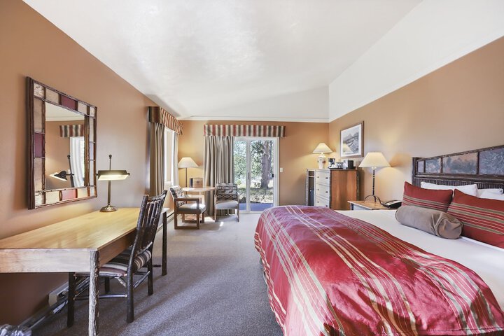 Headwaters Lodge & Cabins at Flagg Ranch