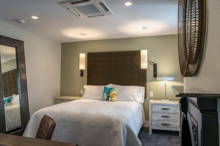 Room 7 of 25