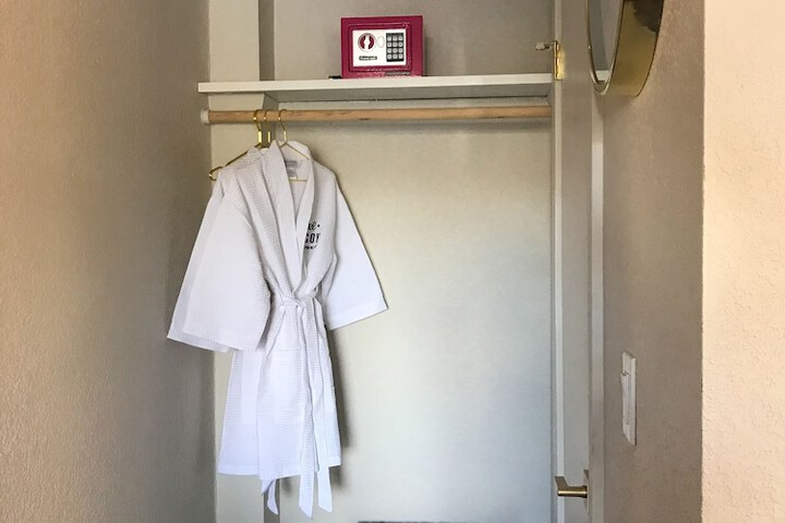 Room 21 of 57