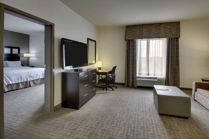 Room 17 of 38