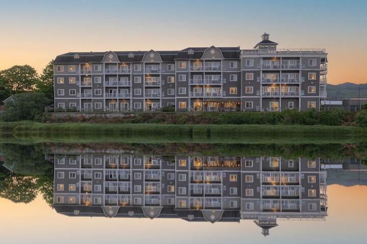 Rivertide Suites Hotel