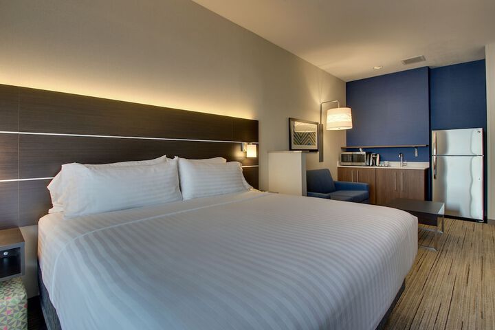 Holiday Inn Express & Suites Morris by IHG