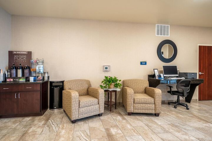 Business Center 74 of 75
