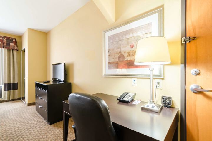 Comfort Suites Salina South