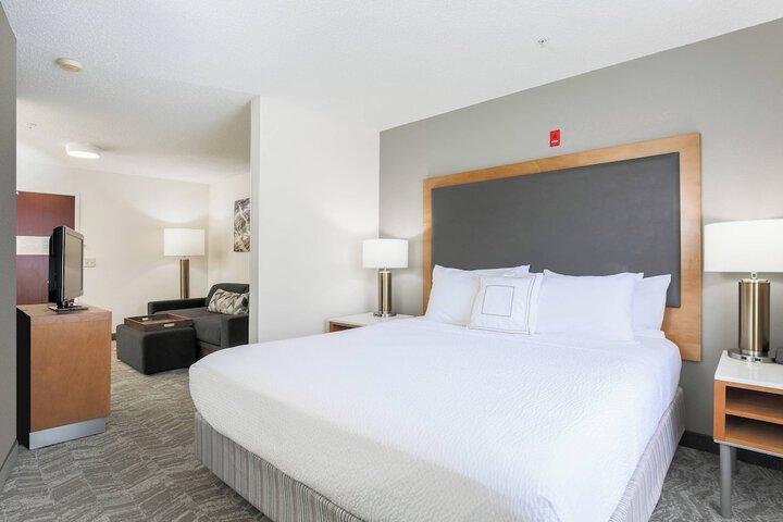 Room 21 of 28