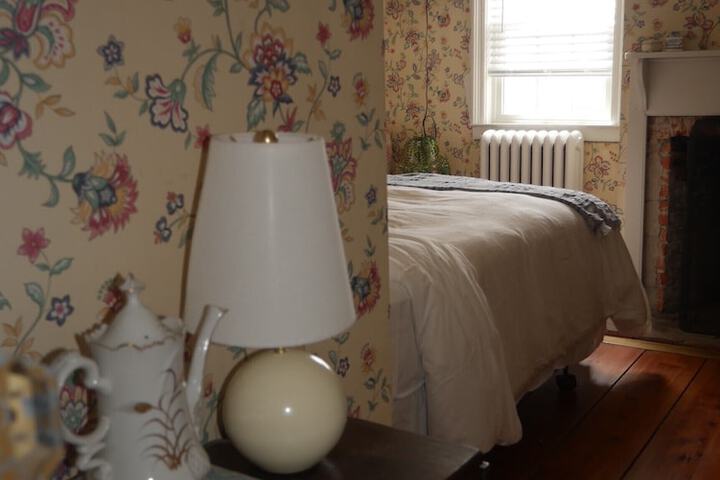Room 11 of 12