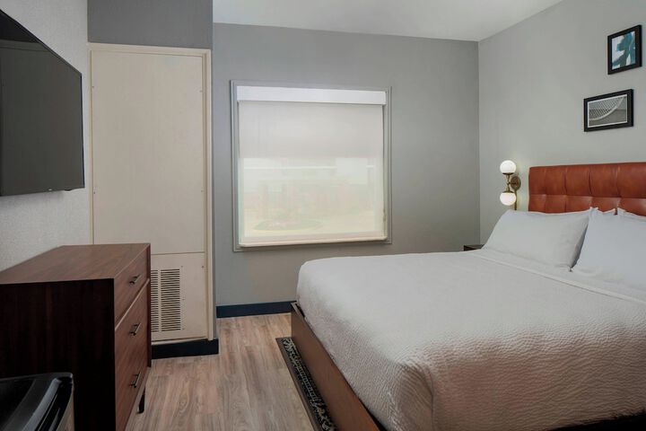 Room 14 of 26