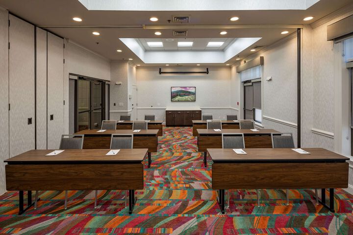 Hampton Inn & Suites Asheville Airport
