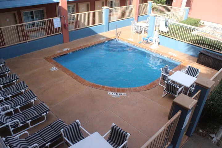 Quality Inn & Suites at the Outlets Mercedes / Weslaco