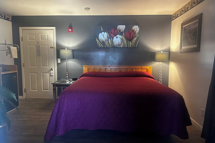 Rustic Inn Motel