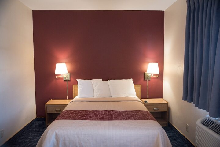 Room 13 of 34