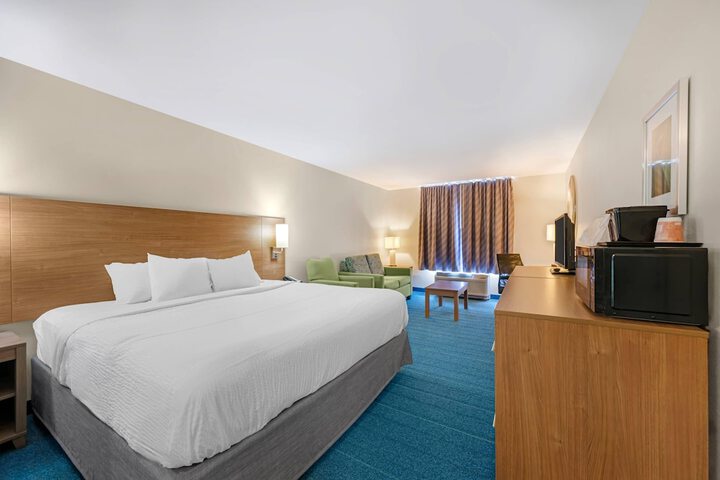 Sleep Inn & Suites Altoona North