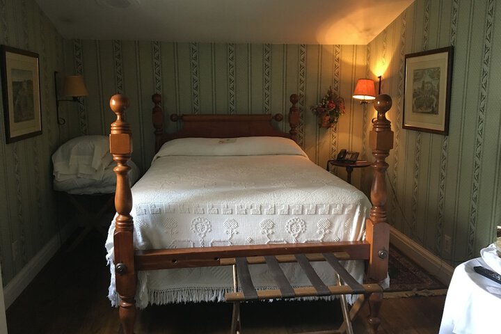 Room 10 of 33