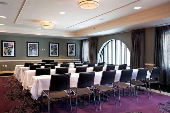 Ambassador Hotel Wichita Autograph Collection