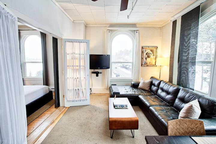 Lounge 95 of 117