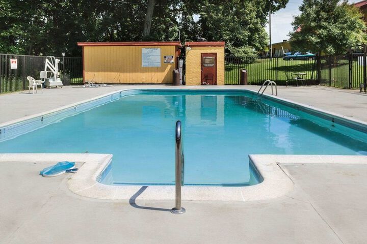 Pool 7 of 25