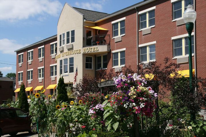 Camden Riverhouse Hotel