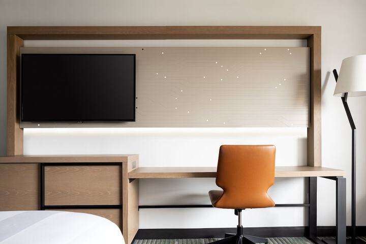 Room 27 of 108