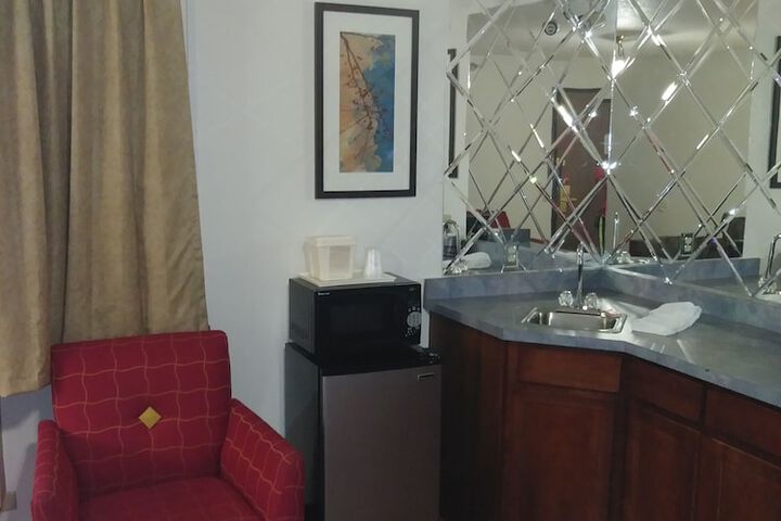 Room 42 of 100