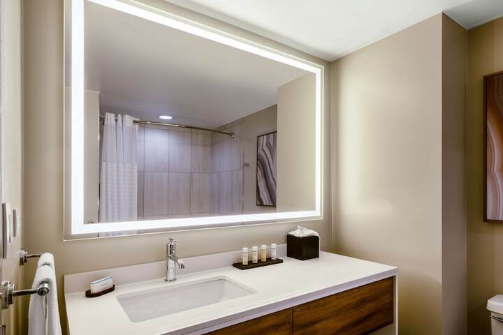 Room 30 of 53