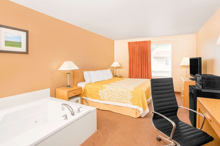 Room 8 of 18