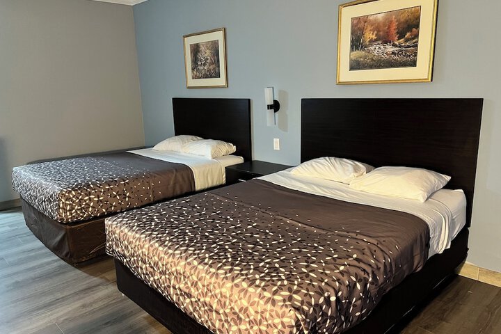 Room 10 of 14