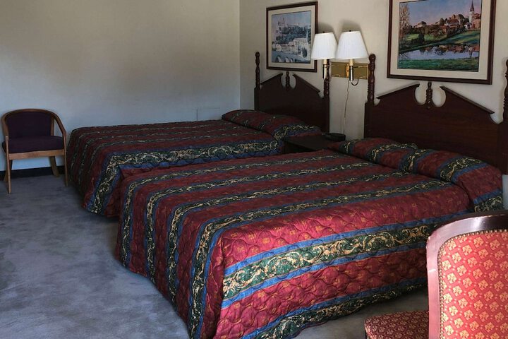 Room 7 of 9