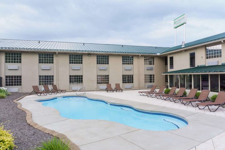 Pool 4 of 32