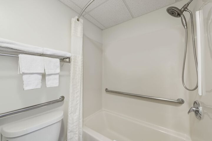 Room 9 of 25