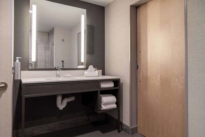 Room 80 of 173