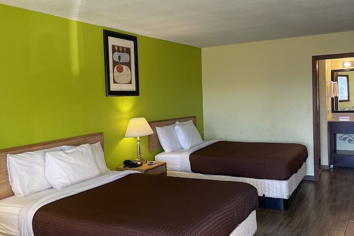 Room 4 of 12