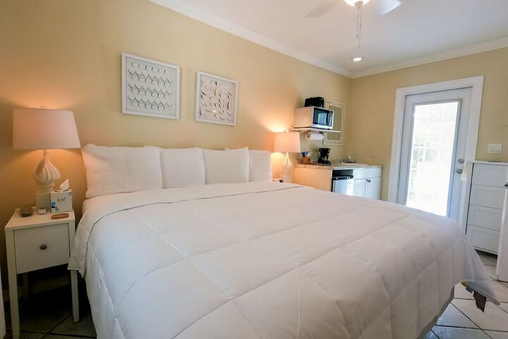 Room 33 of 62