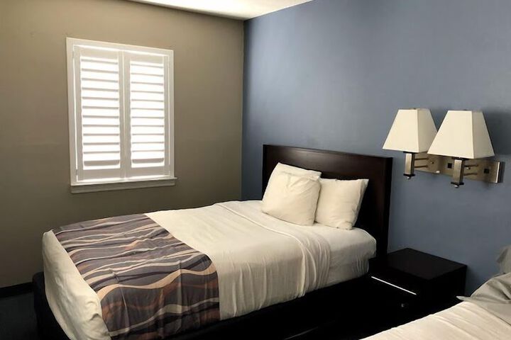 Room 7 of 14