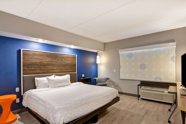Room 32 of 46