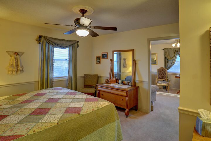 Room 34 of 106
