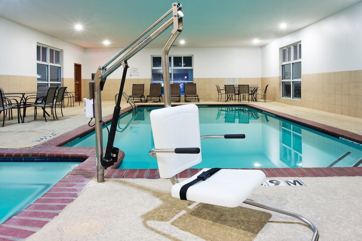 Holiday Inn Express Hotel & Suites Alvarado by IHG