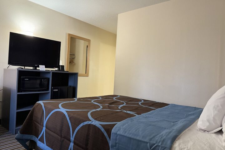 Room 17 of 35