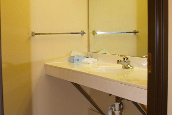 Room 12 of 28